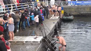 Водохреща Херсон 19.01.2020 купание сильных духом людей. Крещенские праздники купания