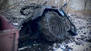 Забираю з болота полишену колоду.Зламався таки MotoTRACK.