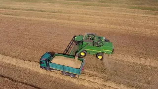 ŽNĚ 2021 - SKLIZEŇ JEČMENE, 4x JOHN DEERE + 2x TATRA 815 / HARVEST BARLEY.