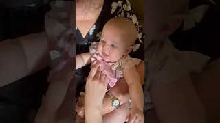 Baby tries peas for first time! 😅