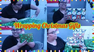 Wrapping Christmas Gifts | Vlogmas Day 23 #wrappinggifts #vlogmas #vlogmas2023 #christmas