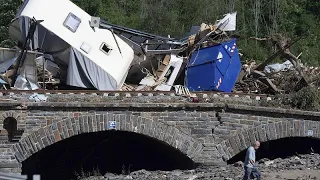 В Германии продолжаются поиски выживших