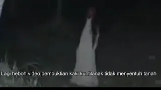 beredar video penampakan asli kuntilanak melayang di atas tanah , simak vidionya.