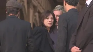 I funerali di Jane Birkin, Charlotte Gainsbourg: "Ora sono orfana"