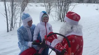 Лиза Плявских / Поздравления с Новым Годом 🎄🎁, Дед Мороз и снегурка в упряжке на хаски . 2018 г.