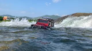 1/10 Scale RC : TRAXXAS TRX4 Defender crossing the river #18.
