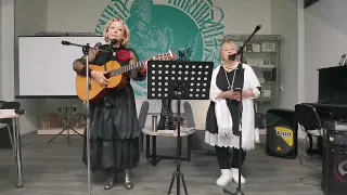Елена Боганова и Ирина Гуляева в ЛИТО "Отрада" на концерте, посвященном дню Победы.