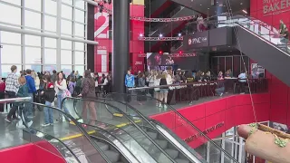 Taylor Swift Fan Day at Rock and Roll Hall of Fame in Cleveland | Mike Polk Jr.