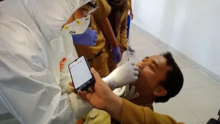 Praktek pengambilan sampel swaab nasal dan oral untuk tenaga kesehatan