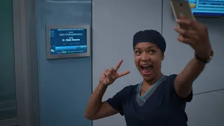 Claire Scrubs In for Her First Surgery - The Good Doctor