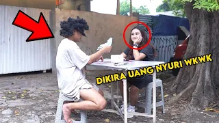 GEMBEL BAGI2 UANG JUTAAN KE CEWE GA DIKENAL !! Eh Kok Gini reaksinya....