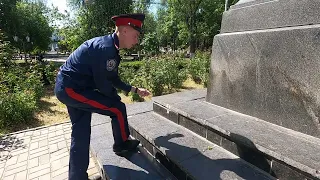 Новочеркасские кадеты приводят в порядок памятные мемориалы
