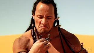 La Roca se come un escorpión crudo (PRIMERA aparición en cine) | La momia regresa | Clip en Español