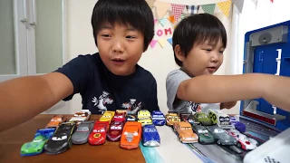 映画 カーズ 3 クロスロード おもちゃ★ライトニング・マックィーンなど カーズトミカで遊んだよ！Cars3 McQueen Toy