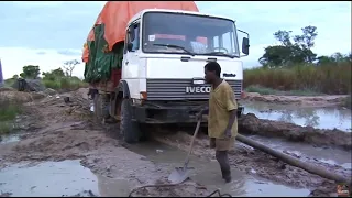 Ang mga kalsada ng imposible - 1 buwan upang masakop ang 650km sa halip na ang nakaplanong 4 na araw