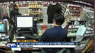 Off-duty cop points gun at paying customer