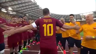 Énorme Hommage émouvant pour Francesco Totti qui fais ses Adieux à AS Roma & ses Supporters