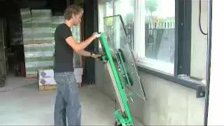 Glass handling with Tiller®-liftmobile lifting equipment, 1 man glass installer