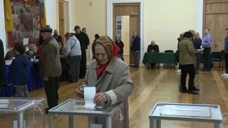 Polls open in second round of presidential election in Ukraine