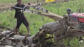 dua joki tractor adu skill di lahan yg berdempetan