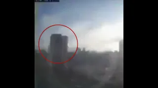 Russia!😭 This is Wrong😭 Watch How Russian Missile Destroyed A Building Where People Live In Ukraine