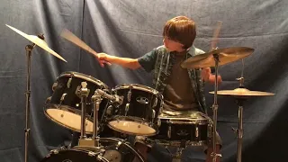 Alessandro, 10 anni, suona alla batteria la famosissima "Johnny B Goode" (con lancio bacchette)