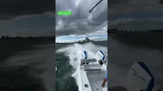 Yacht 300 km/h