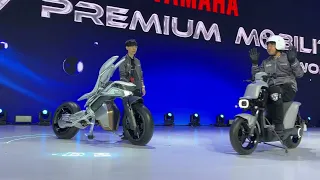 Yamaha biểu diễn xe điện Motoroid tự cân bằng