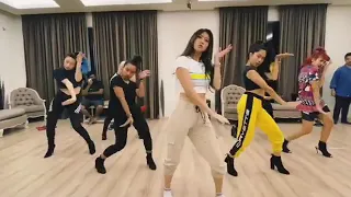 Elizabeth tan dance