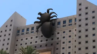 Giant Spider climbing on a building - Blender