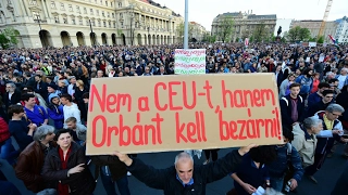 Hongrie: des milliers de manifestants soutiennent l'université CEU de Soros