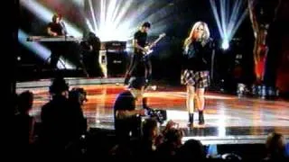 avril lavigne performs Hot Live on music awards 2007