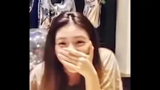 [ITZY] Yuna feeling left out during the live😂👀