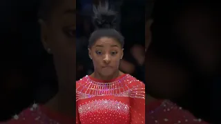 Simone Biles, what a concentration after mistake 🫢
