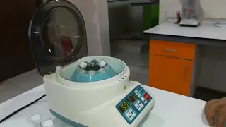 centrifuge  /جهاز الطرد المركزي