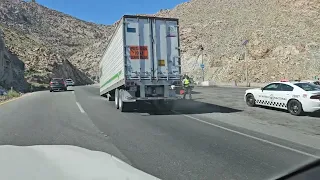 Incidente en la Rumorosa municipio de Tecate B.C. se desprendió doble remolque en plena carretera.