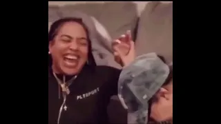 2 girls laughing with no noise meme