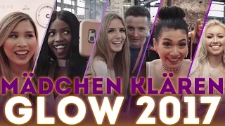 Mädchen klären auf der GLOW 2017 in Düsseldorf