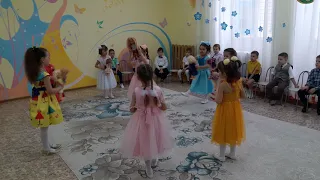 Нежный танец с куклами в детском саду "Доченька моя". 8 марта в старшей группе