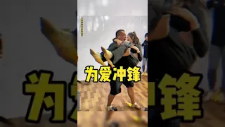 Screaming chicken, blindfolded man beating challenge, Jackie Chan, blindfolded man's simple.