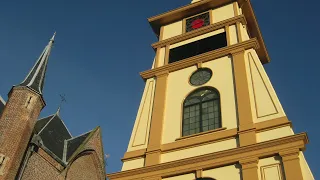 Theo Jellema speelt op het nieuwe orgel in de Westerkerk in Enkhuizen