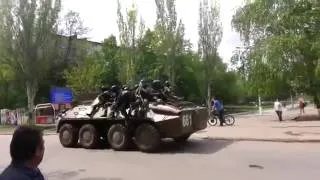 Краматорск Местные жители прогоняют украинскую армию 03 05 2014