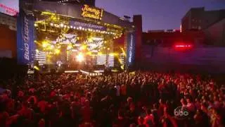 Korn - Oildale (Leave me alone) (Live at Jimmy Kimmel show 2010).MPG