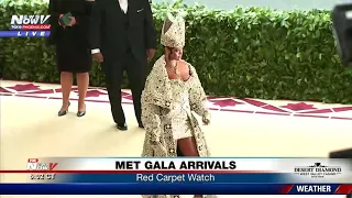 RIHANNA ARRIVES: Met Gala 2018 red carpet arrival (FNN)