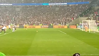 Gol do Ganso de pênalti visto da arquibancada.