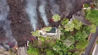La Palma eruption – Drone shots shows lava swallowing swimming pools & homes