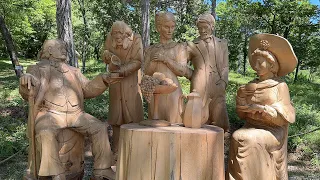Музей деревянных скульптур  "Вишнёвый сад" по мотивам произведений Чехова. Крым, Голубой Залив.