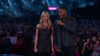 Heidi Klum and Michael Strahan Present Top Hot 100 Artist - BBMA 2016