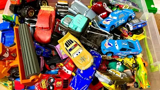 Clean up muddy minicar & Disney car Convoys! Lightning McQueen, TOW Mater, Doc Hudson, Sally, Cruz