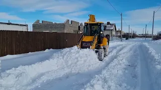 Елаз 880 (Elaz 880) чистит снег